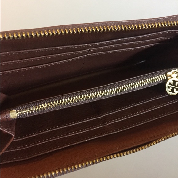 Tory Burch Wallet Robinson Continental Chocolate - Picture 8 of 9